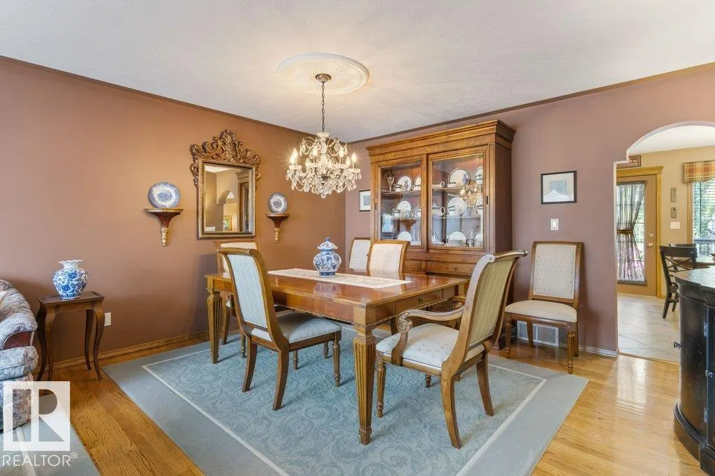 37 HUNTINGTON Crescent