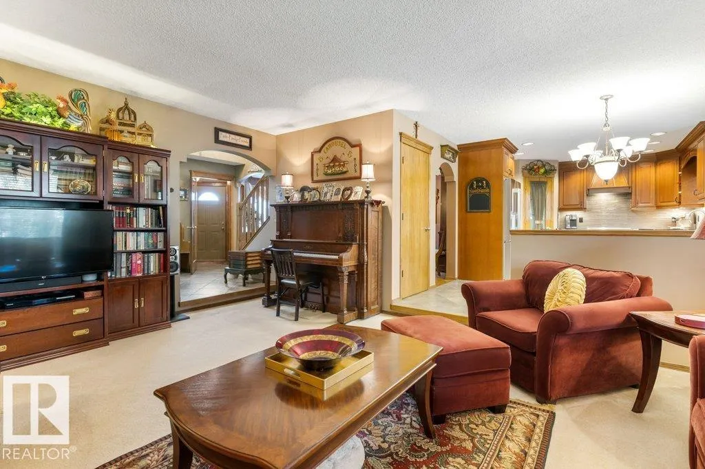 37 HUNTINGTON Crescent