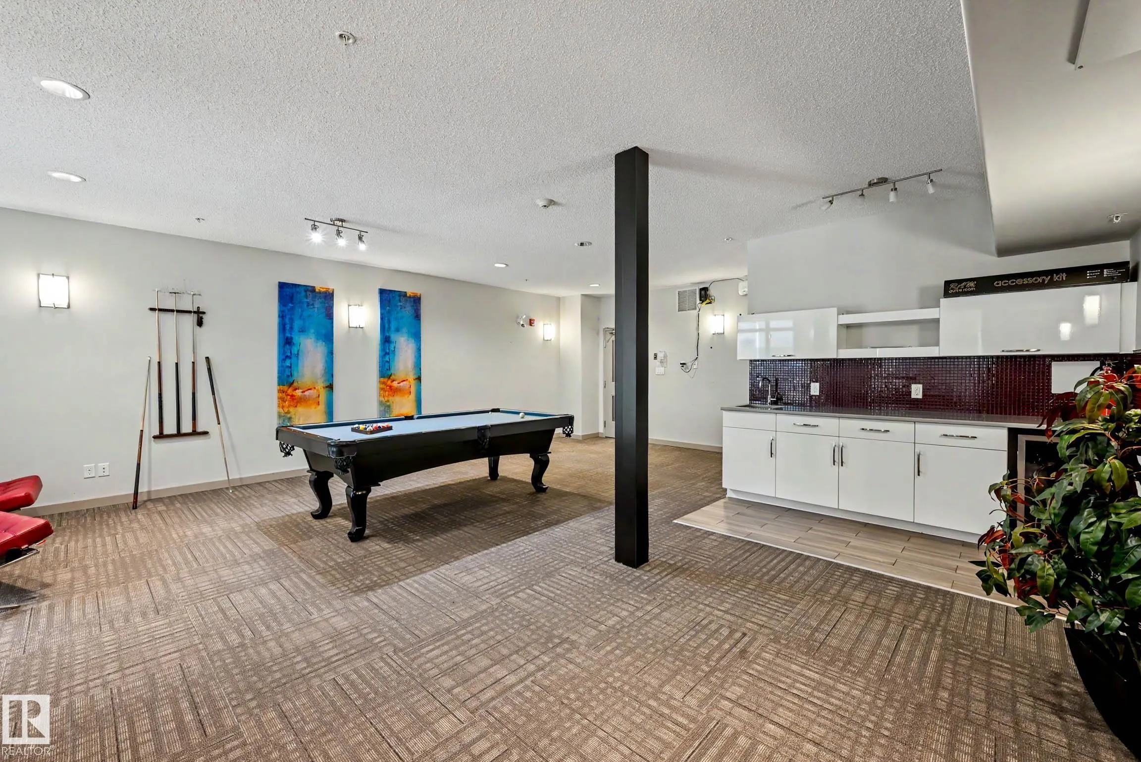 1004 ROSENTHAL Boulevard