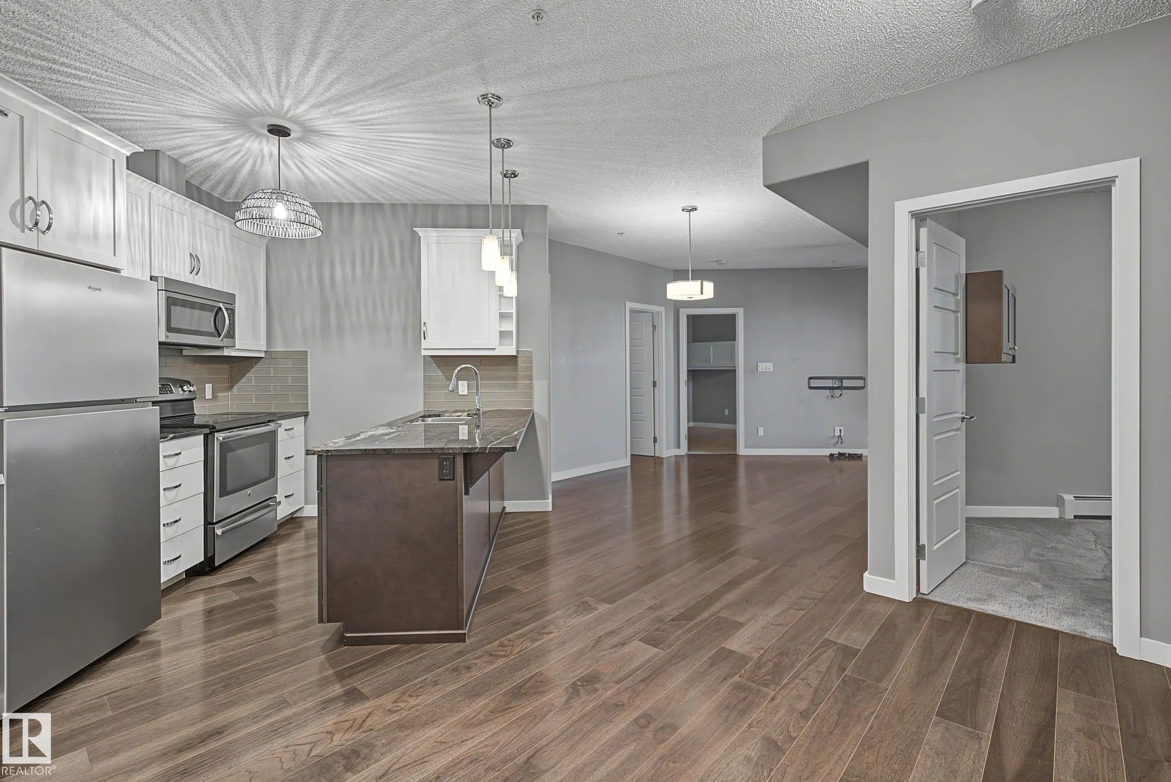 1004 ROSENTHAL Boulevard