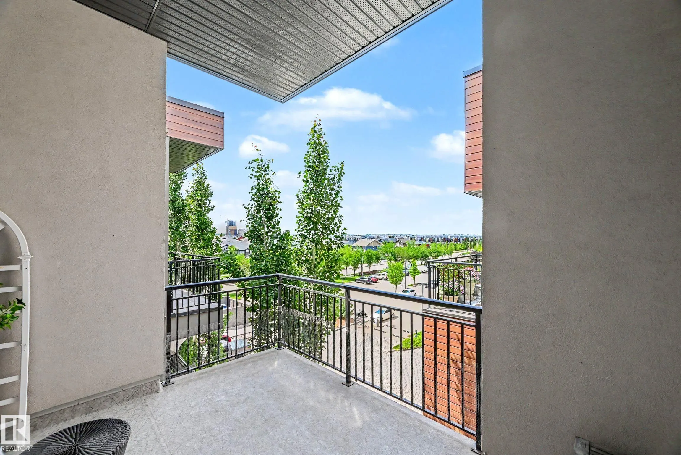 1004 ROSENTHAL Boulevard
