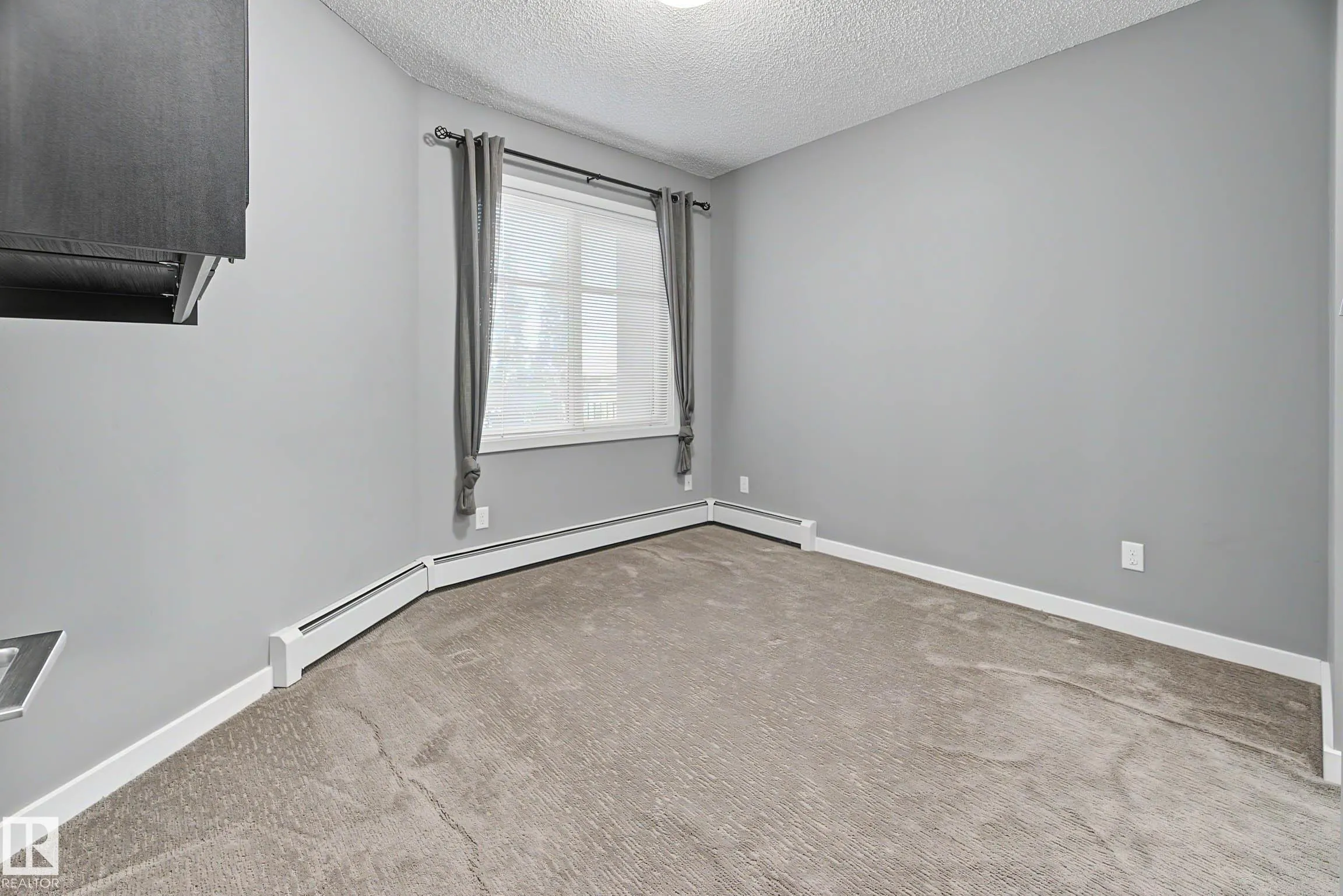1004 ROSENTHAL Boulevard