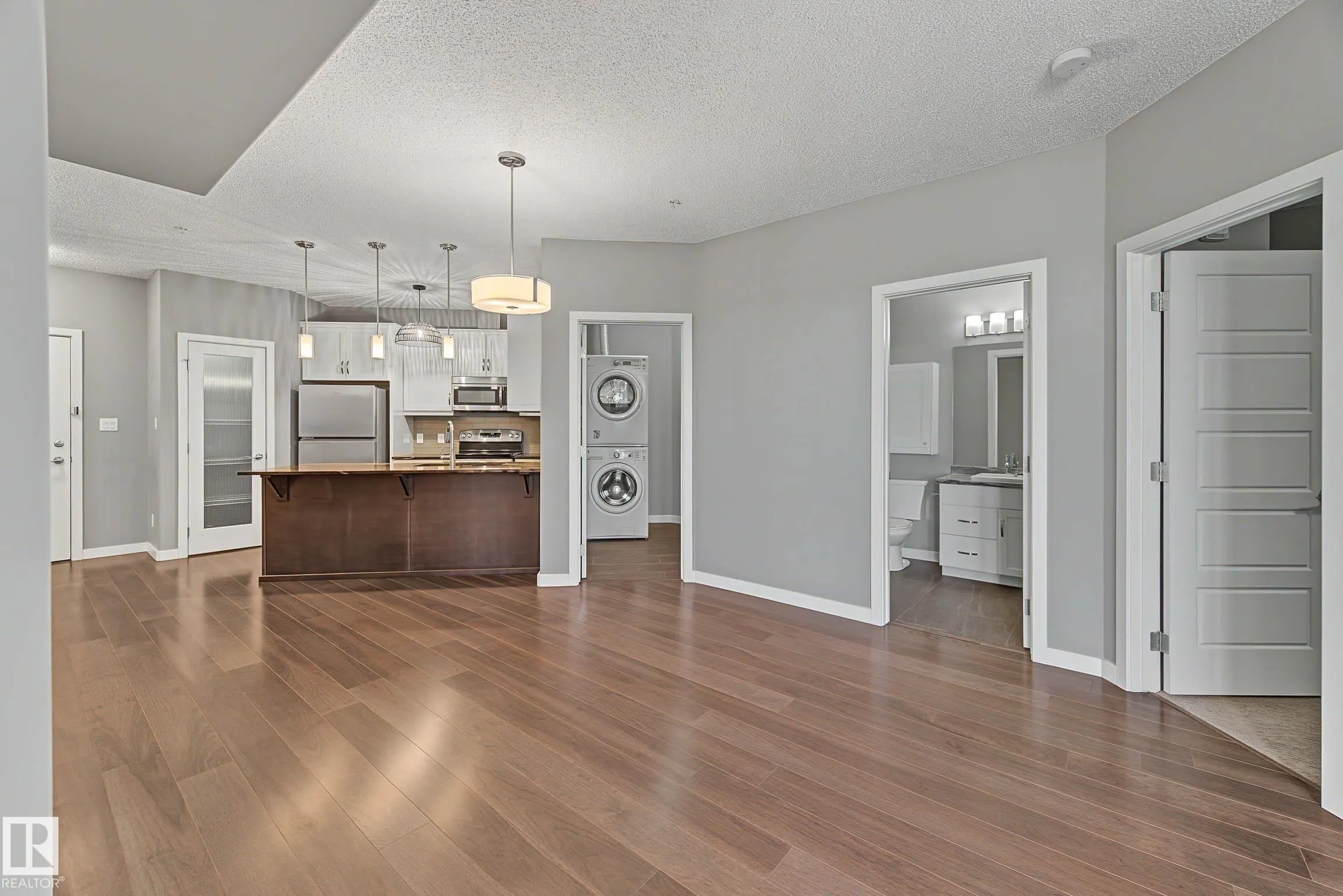 1004 ROSENTHAL Boulevard