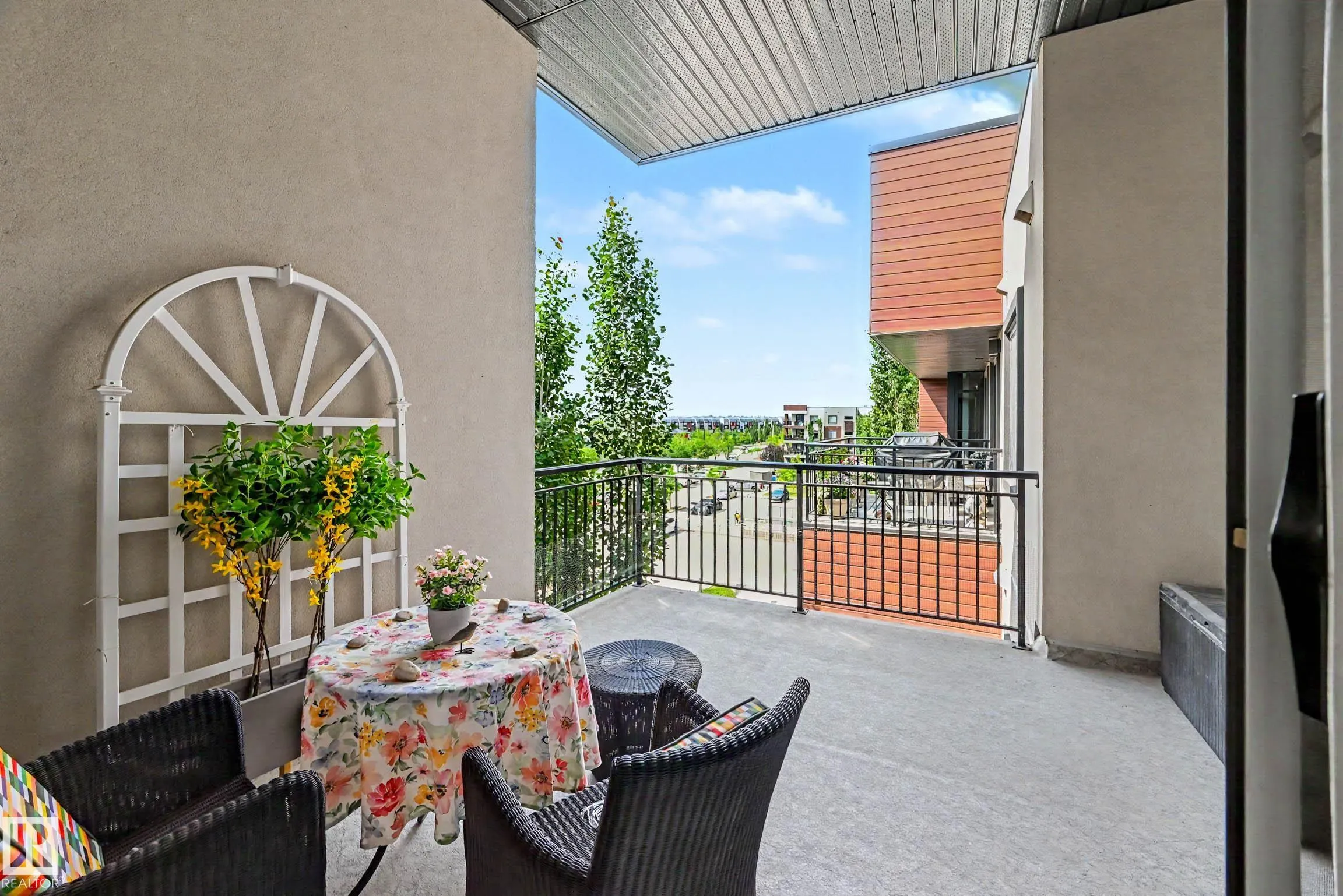 1004 ROSENTHAL Boulevard