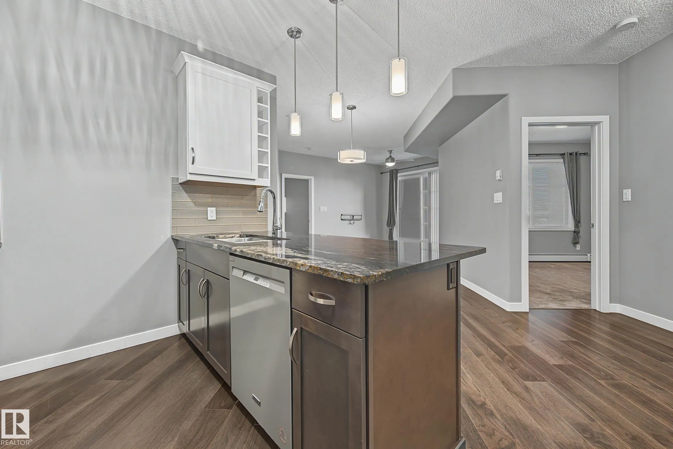 1004 ROSENTHAL Boulevard