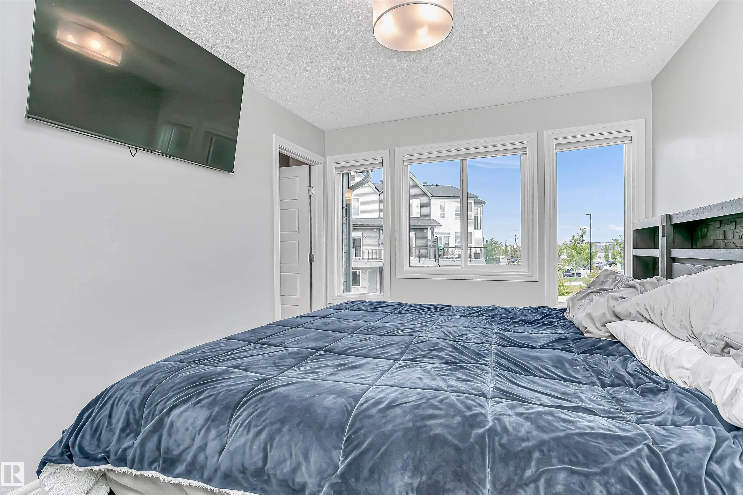 32 juneau Way