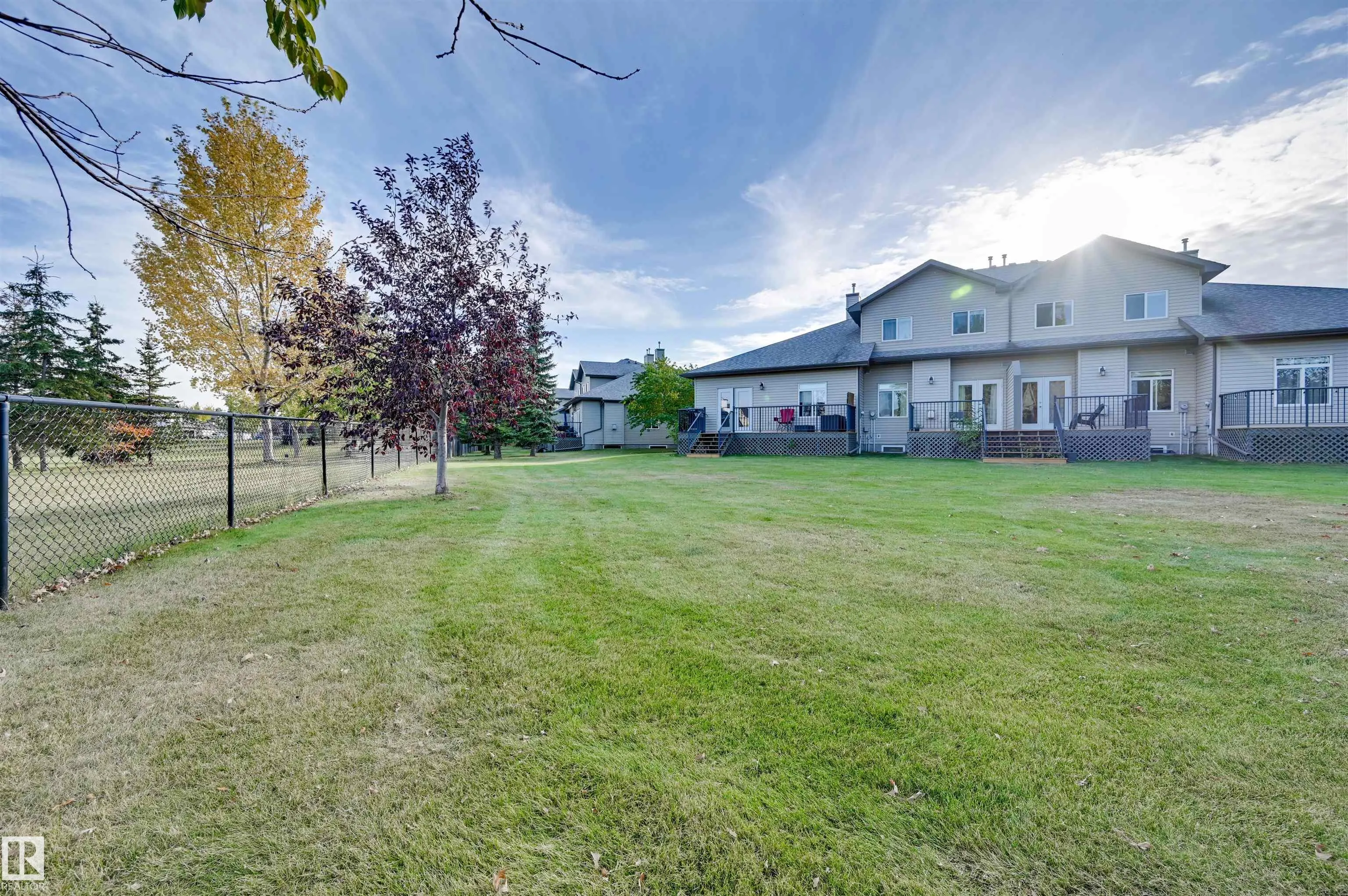 10 WOODCREST Lane