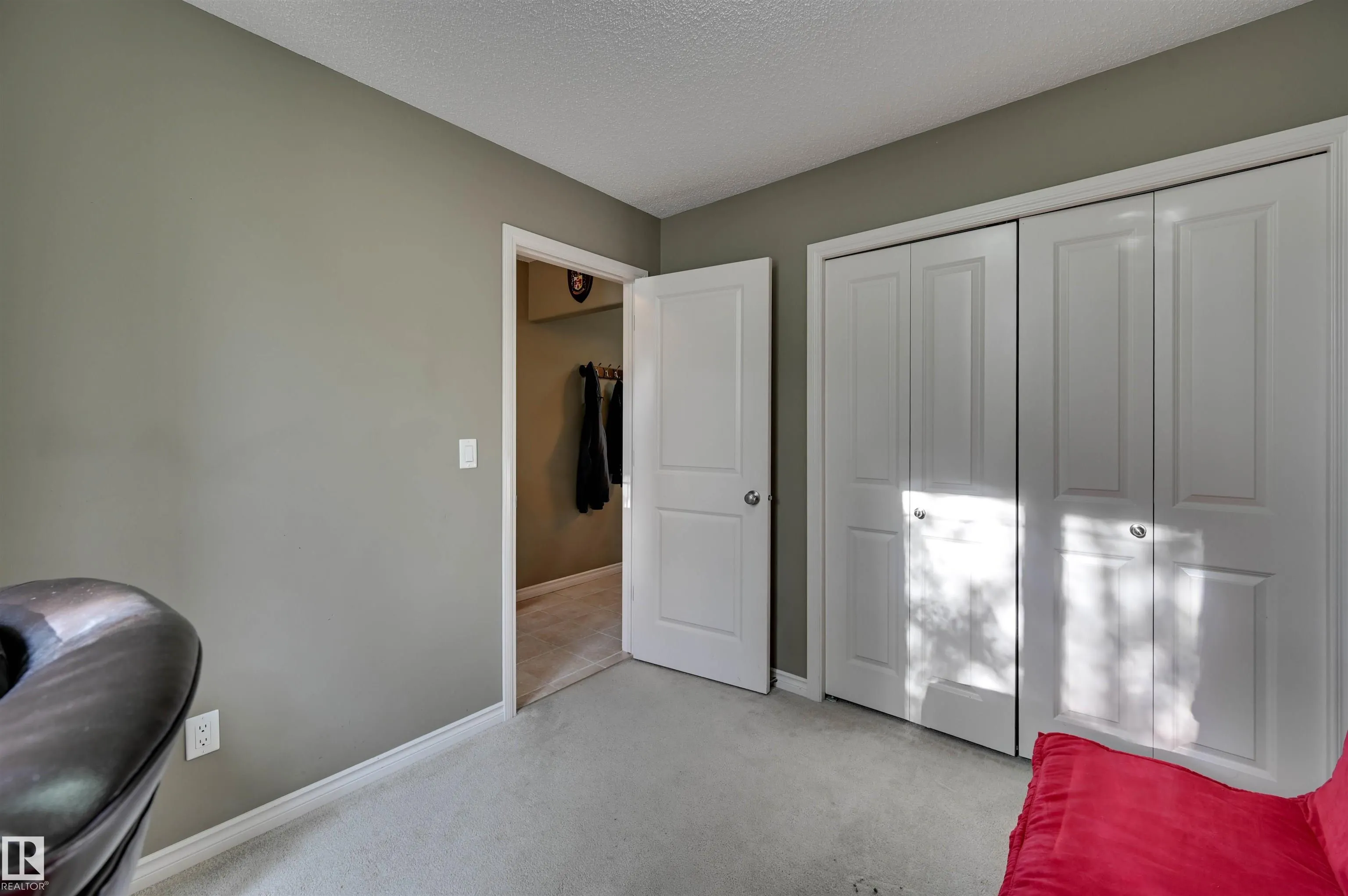 10 WOODCREST Lane