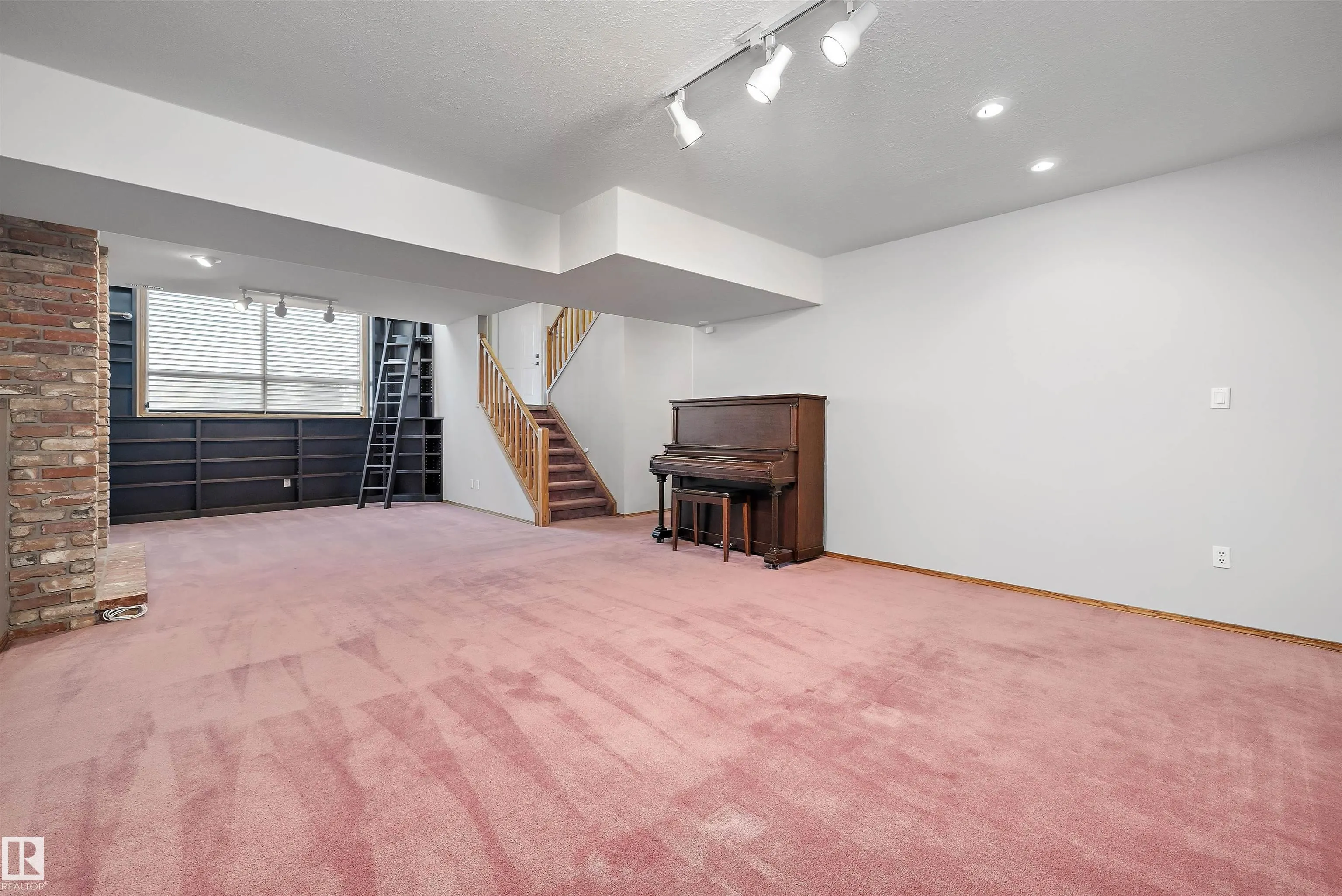 26 FAIRWAY Drive