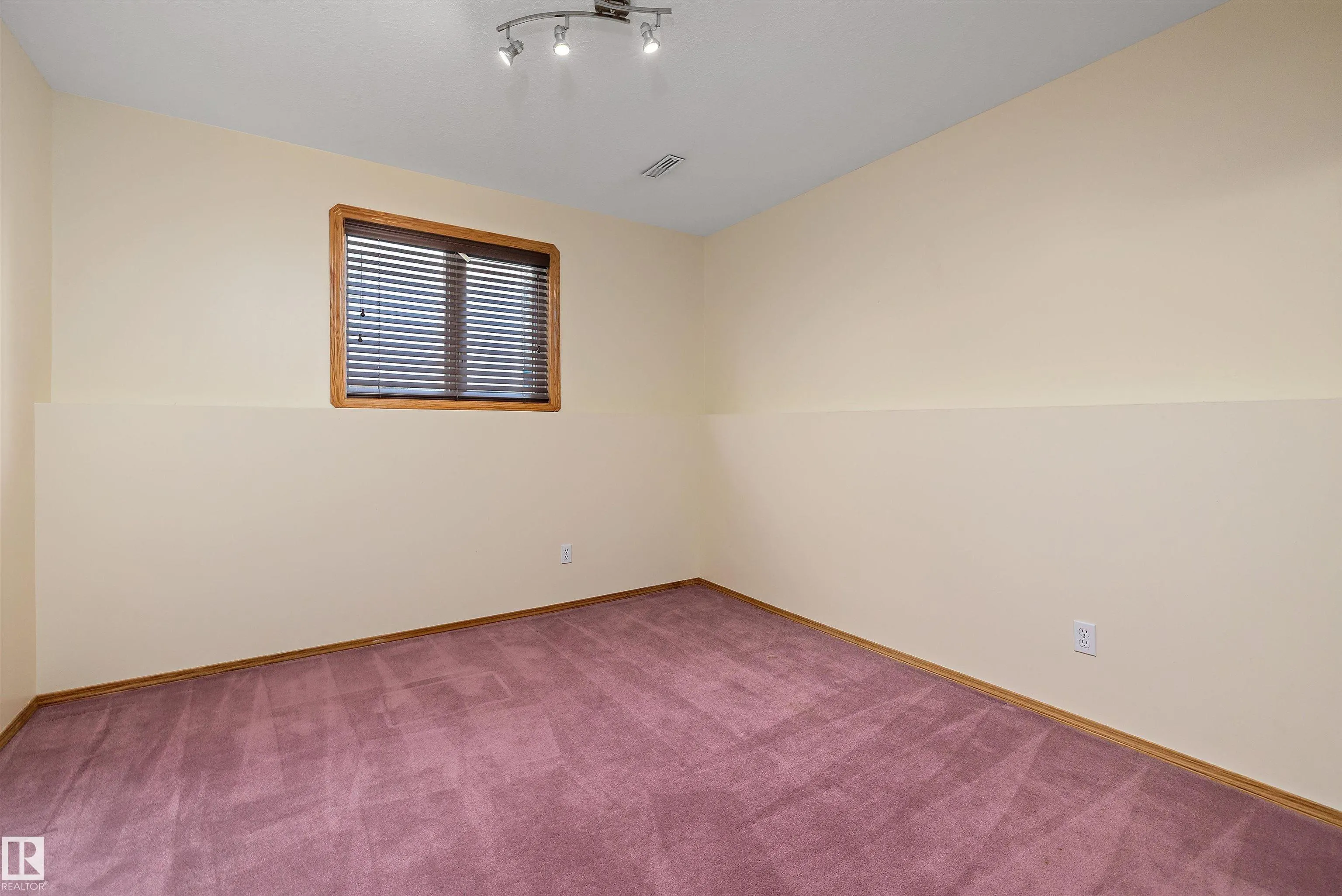 26 FAIRWAY Drive