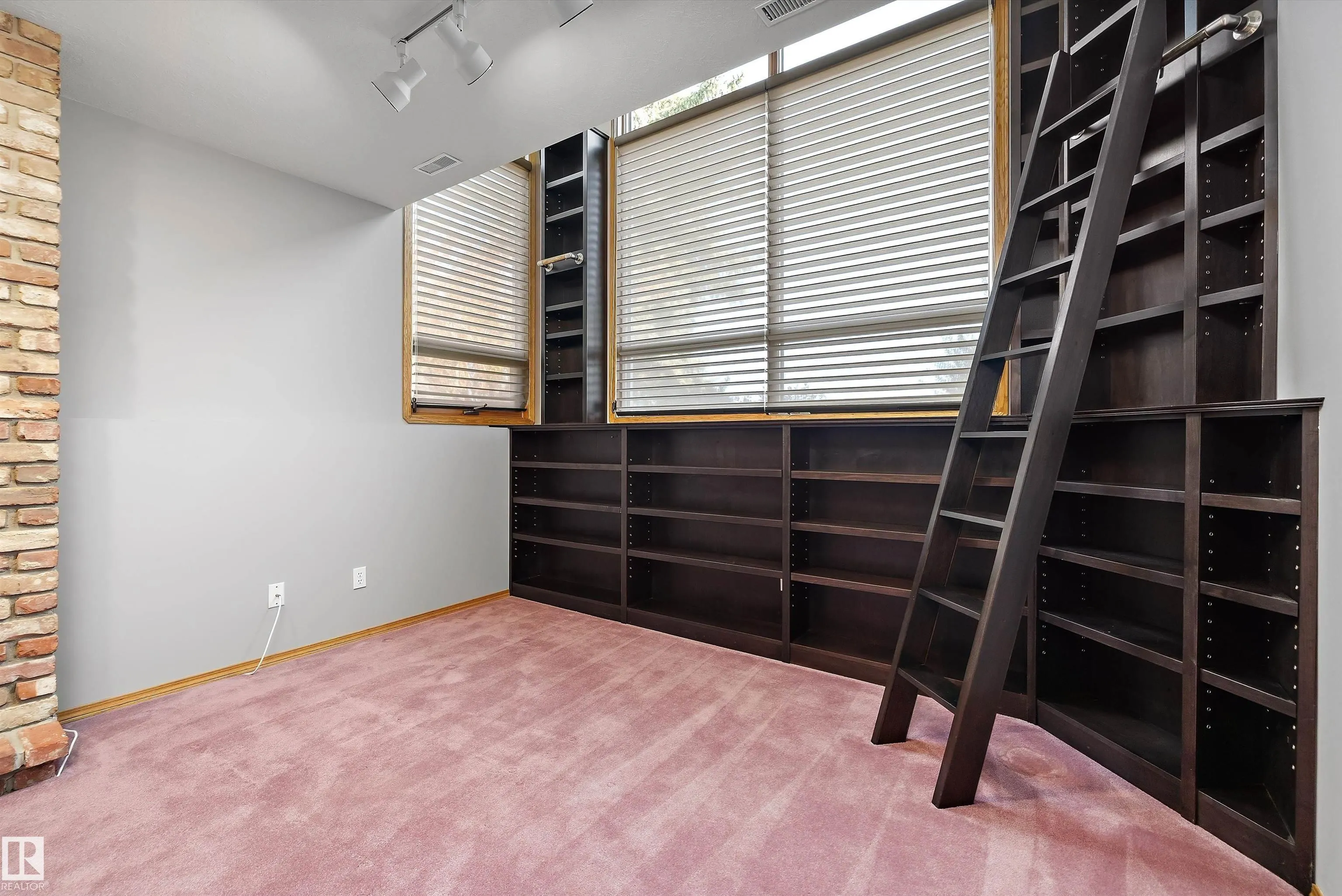 26 FAIRWAY Drive