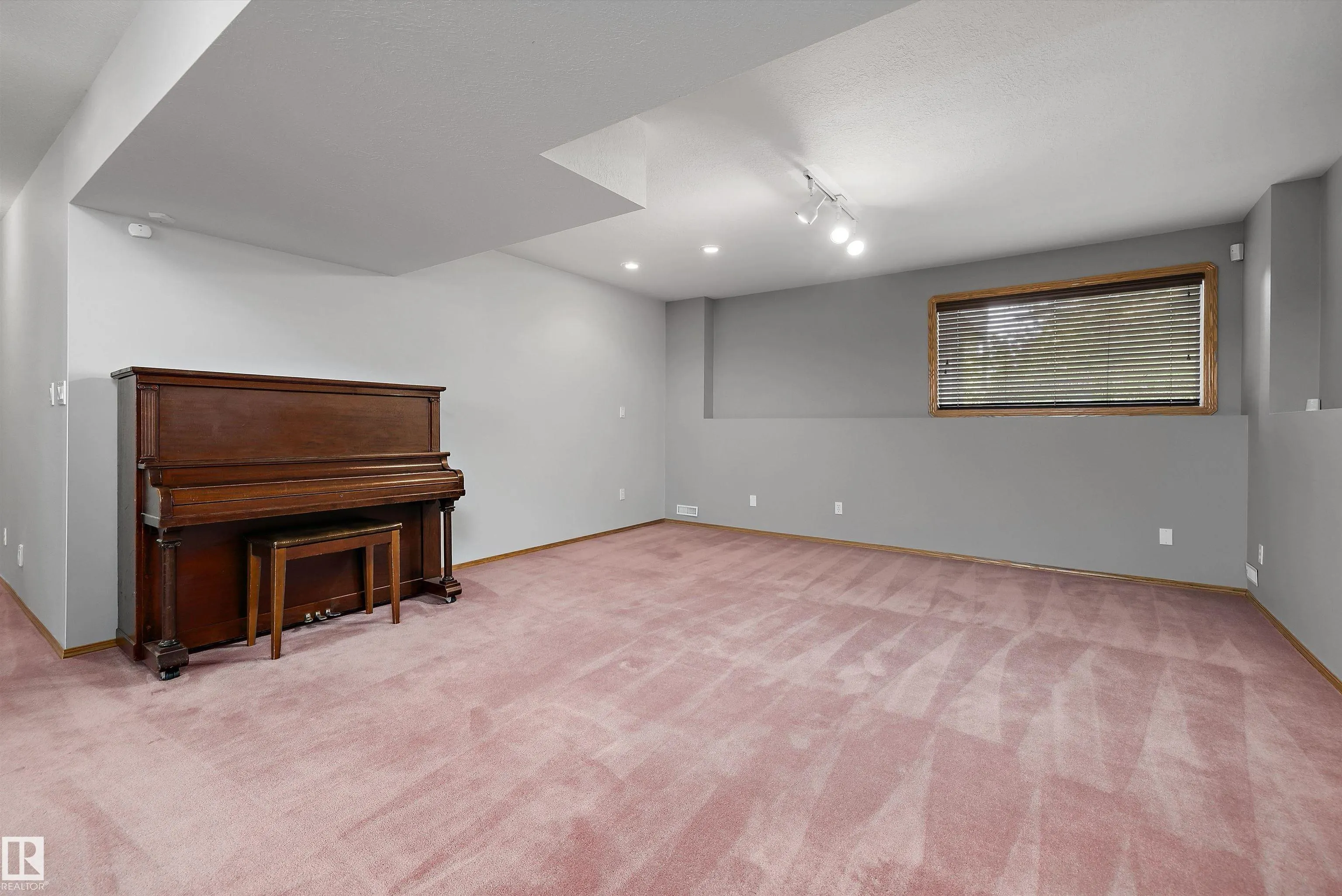 26 FAIRWAY Drive