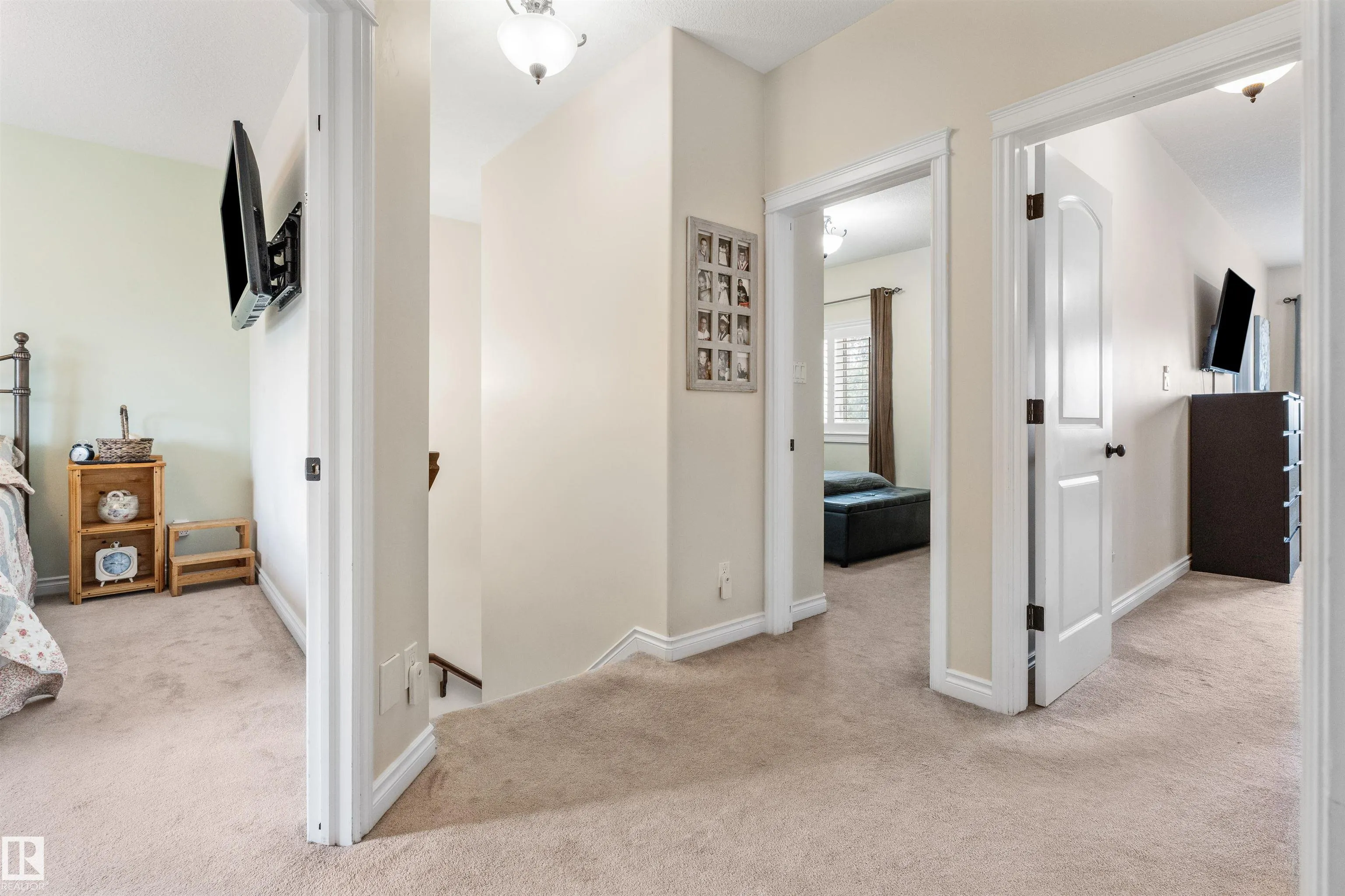 1240 WESTERRA Crescent