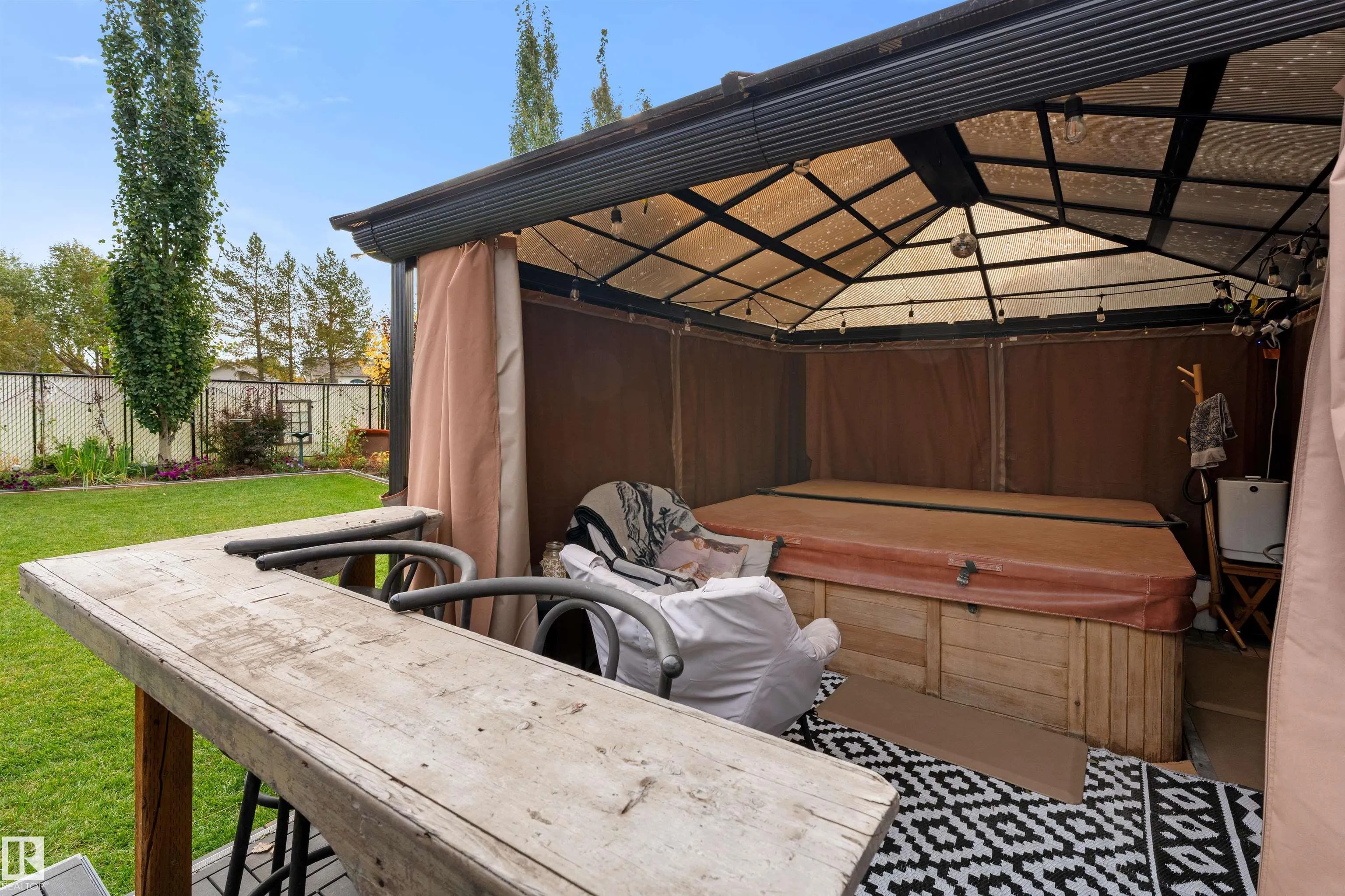 1240 WESTERRA Crescent
