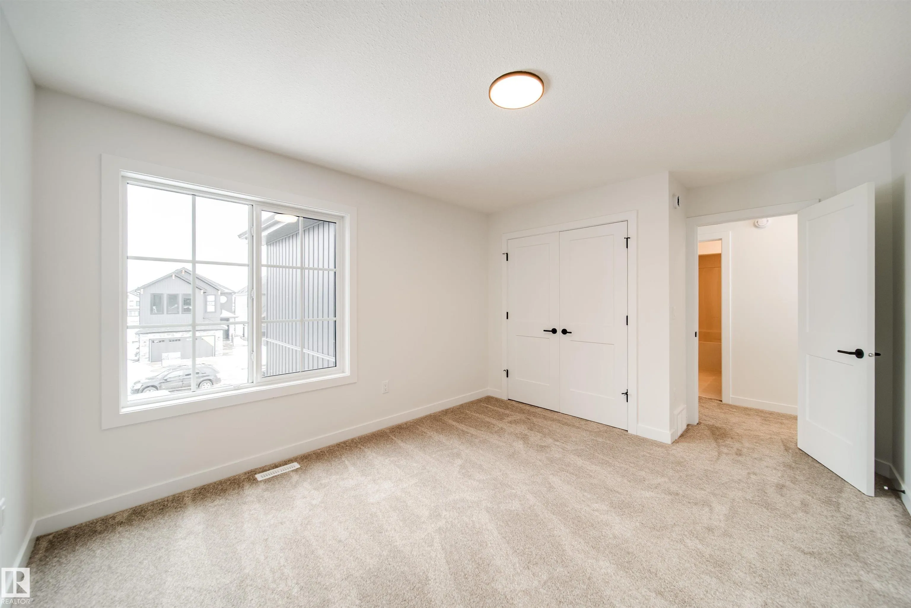 65 Chartres Close