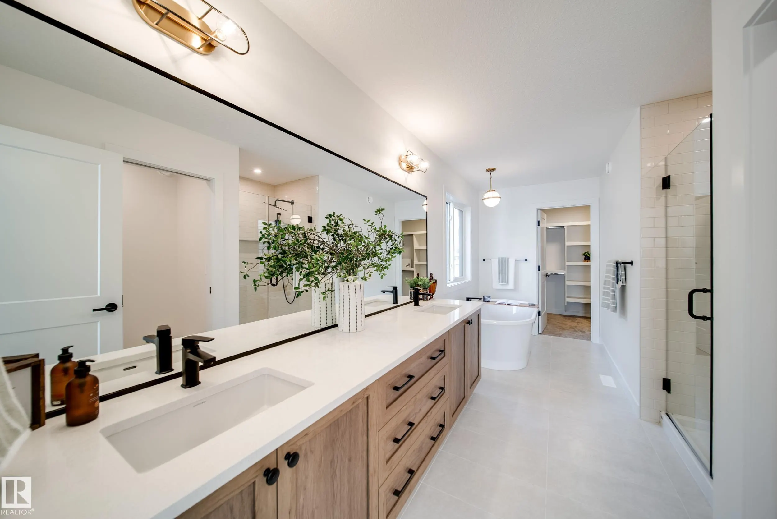 65 Chartres Close
