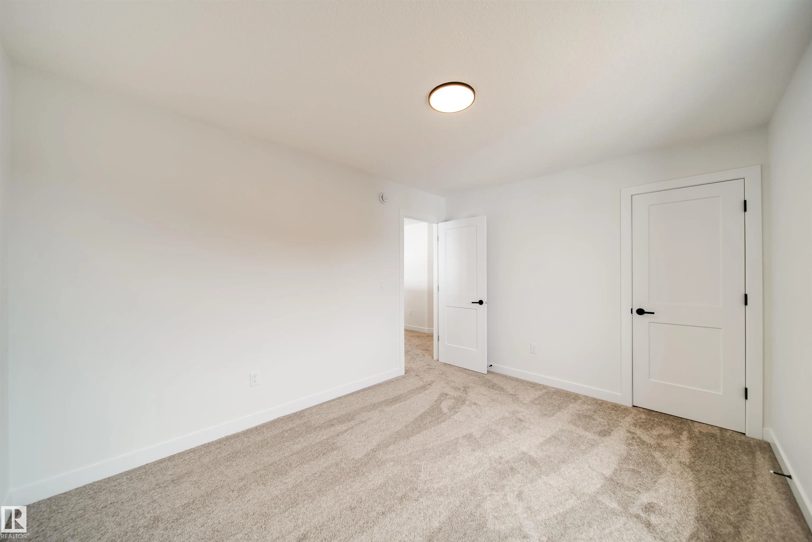 65 Chartres Close
