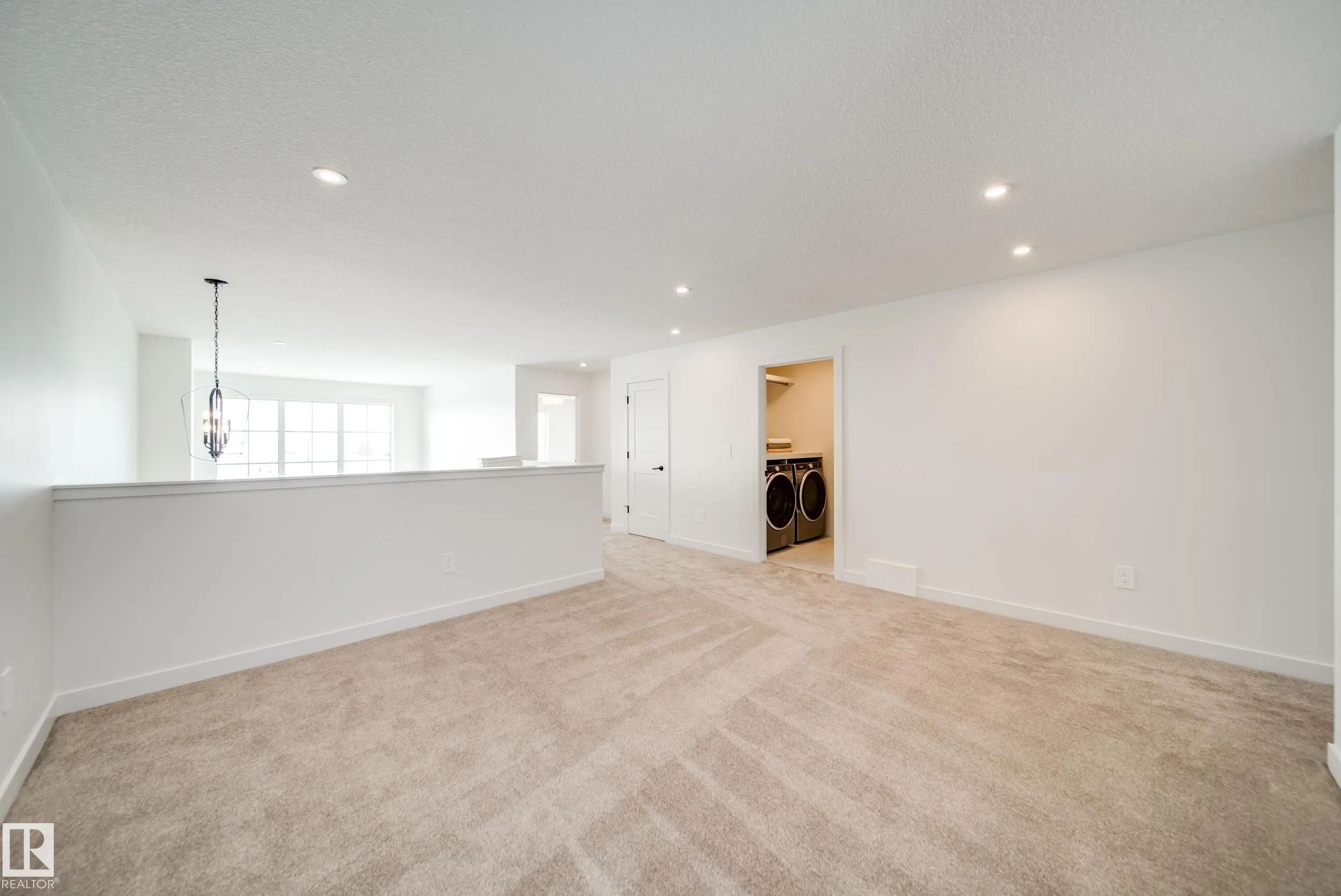 65 Chartres Close