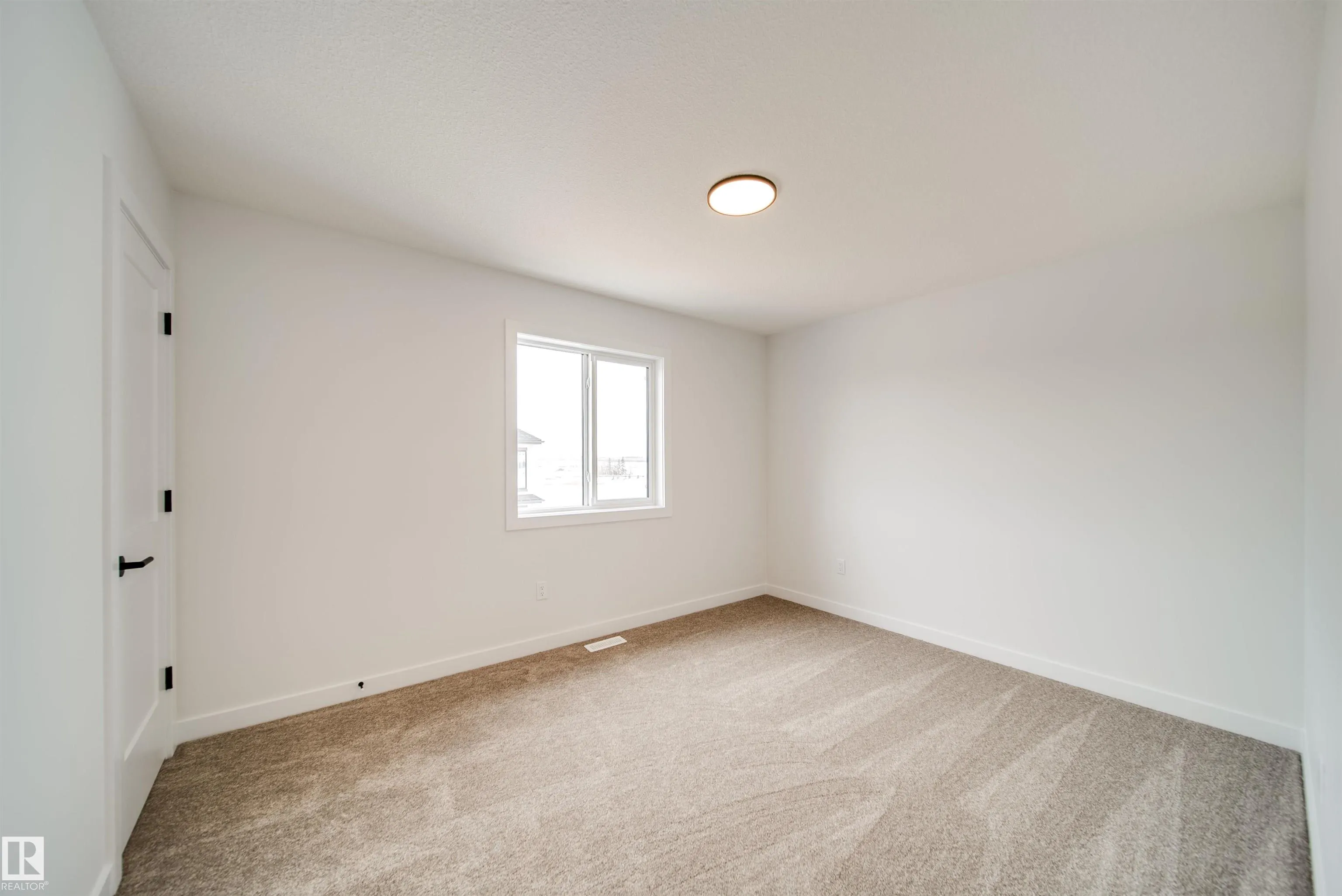 65 Chartres Close