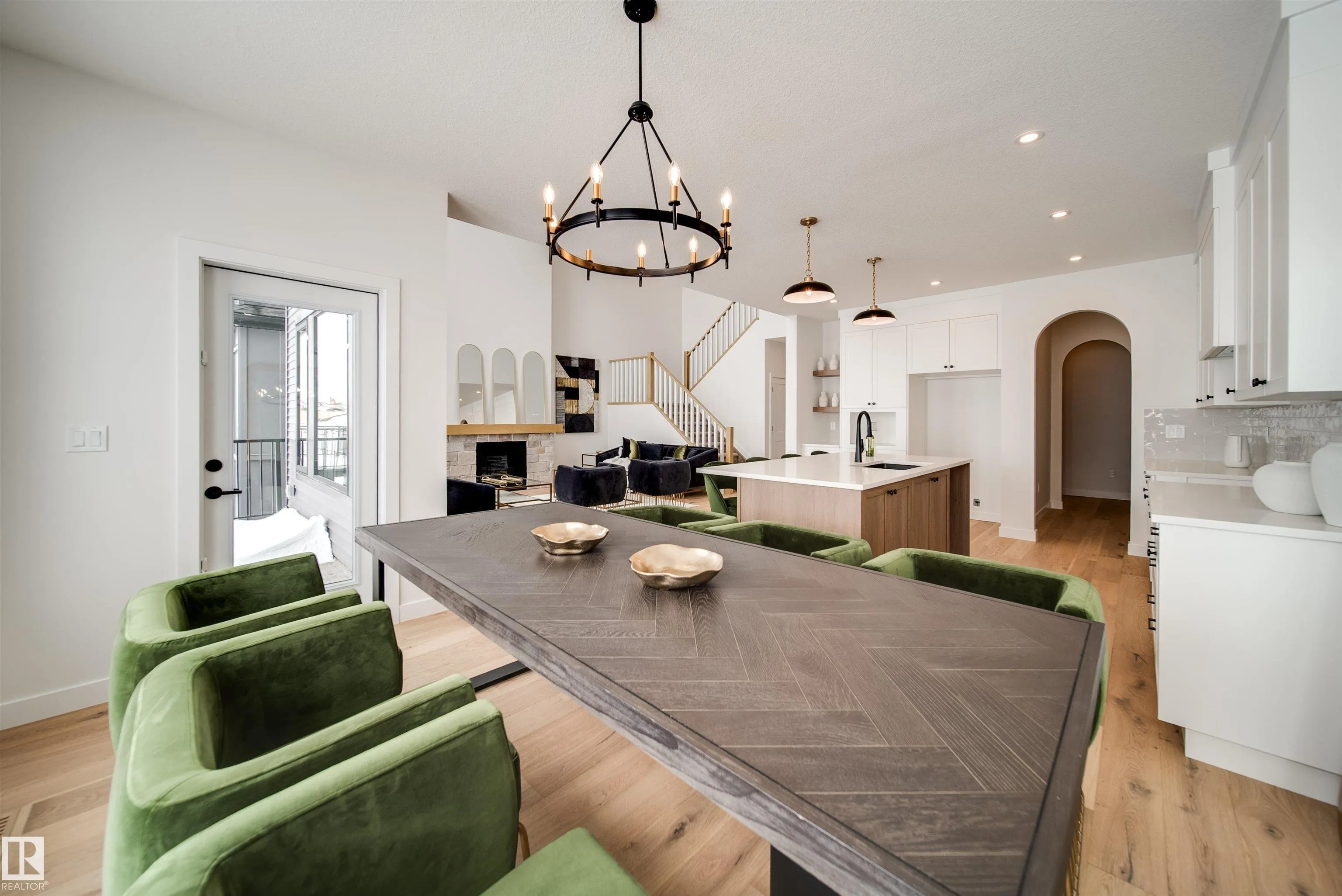 65 Chartres Close