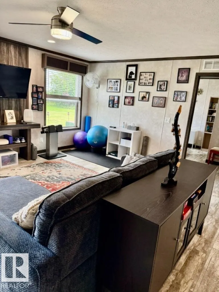 890 PELICAN Road