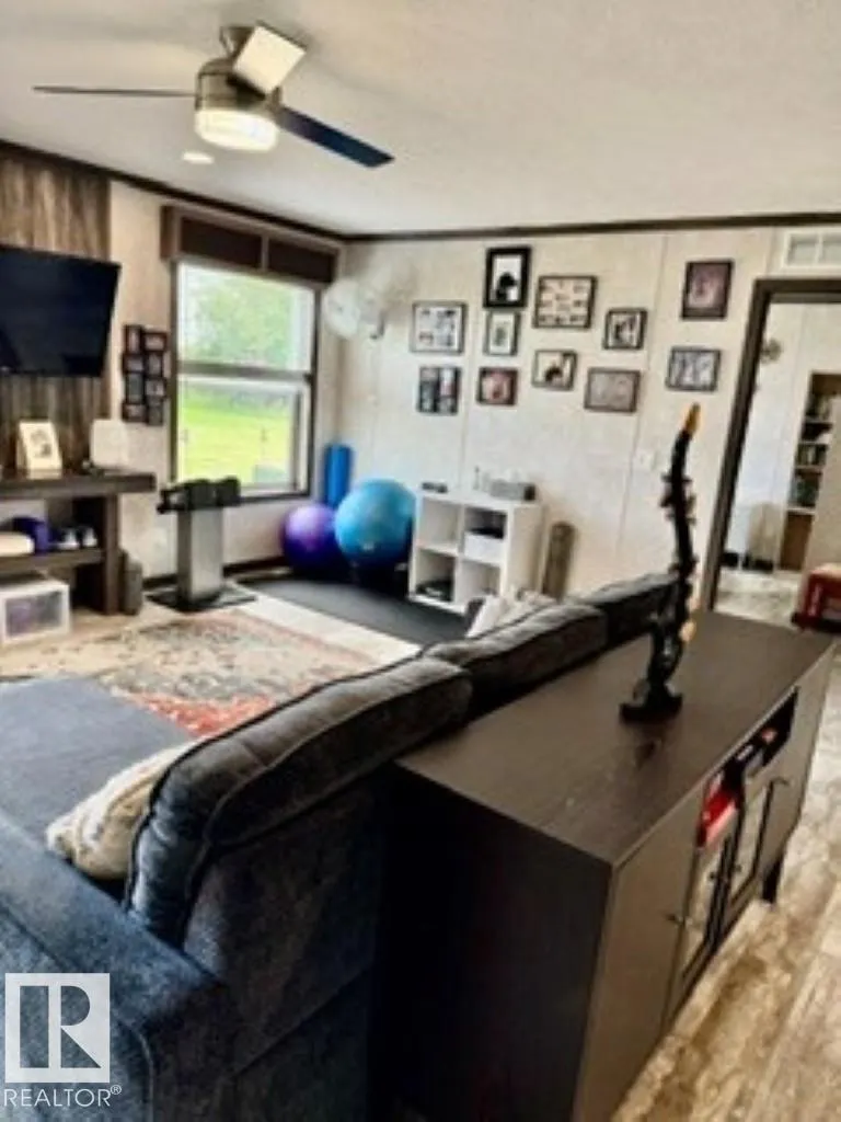 890 PELICAN Road