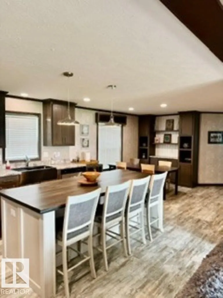 890 PELICAN Road