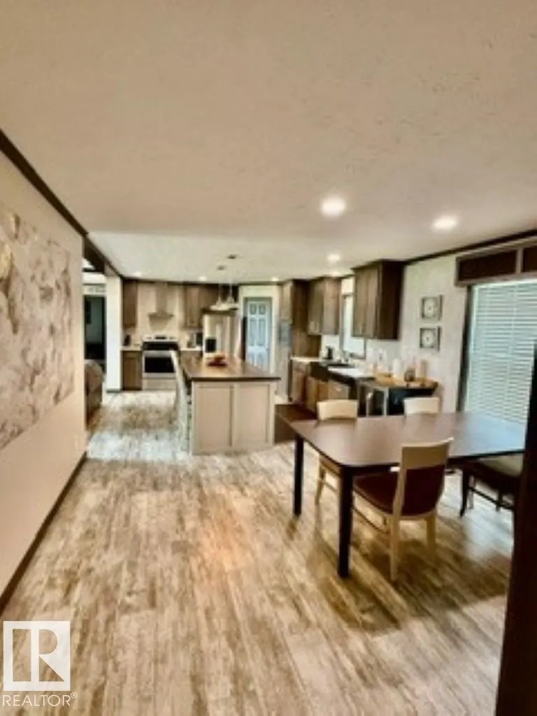 890 PELICAN Road