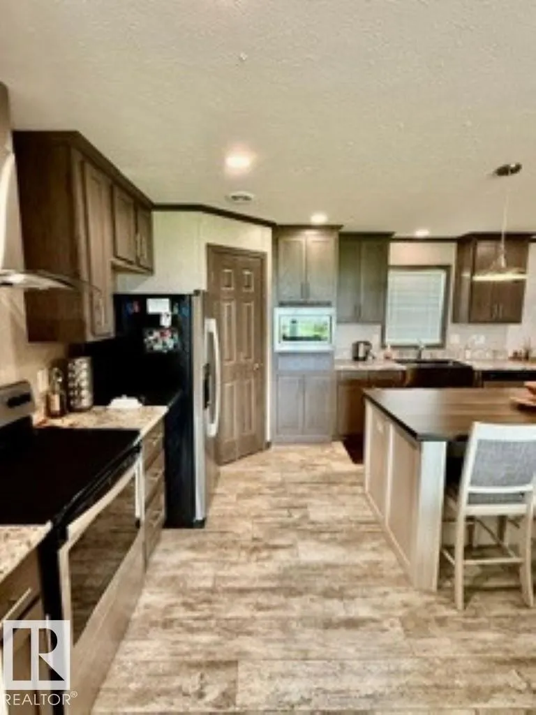 890 PELICAN Road