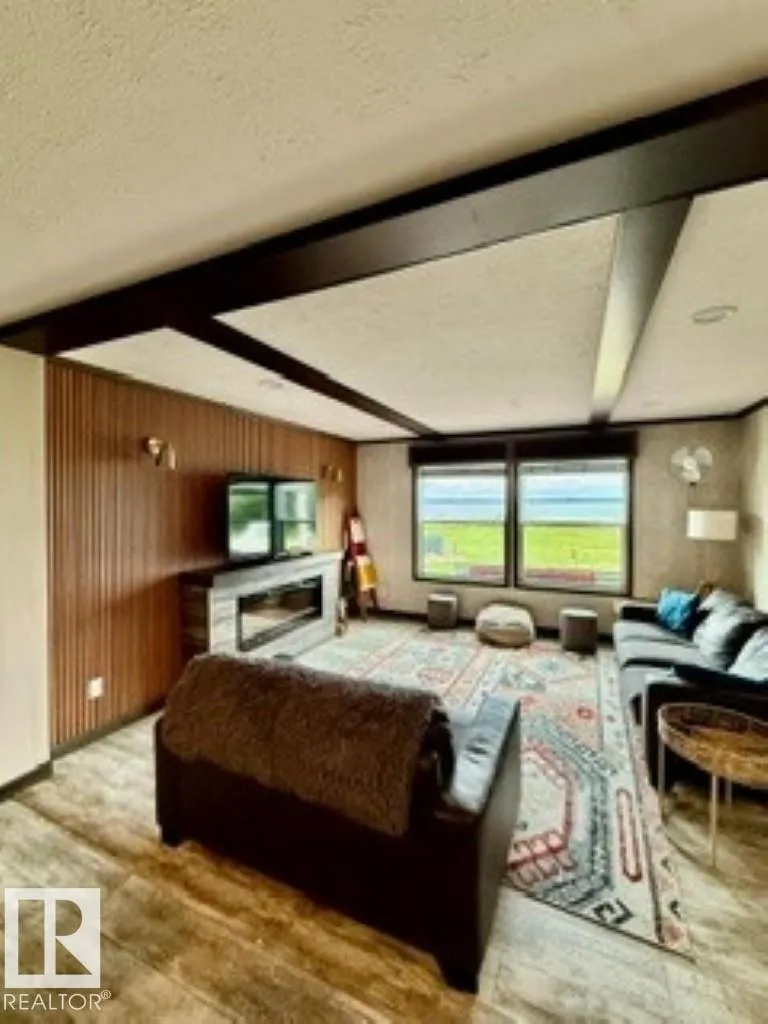 890 PELICAN Road