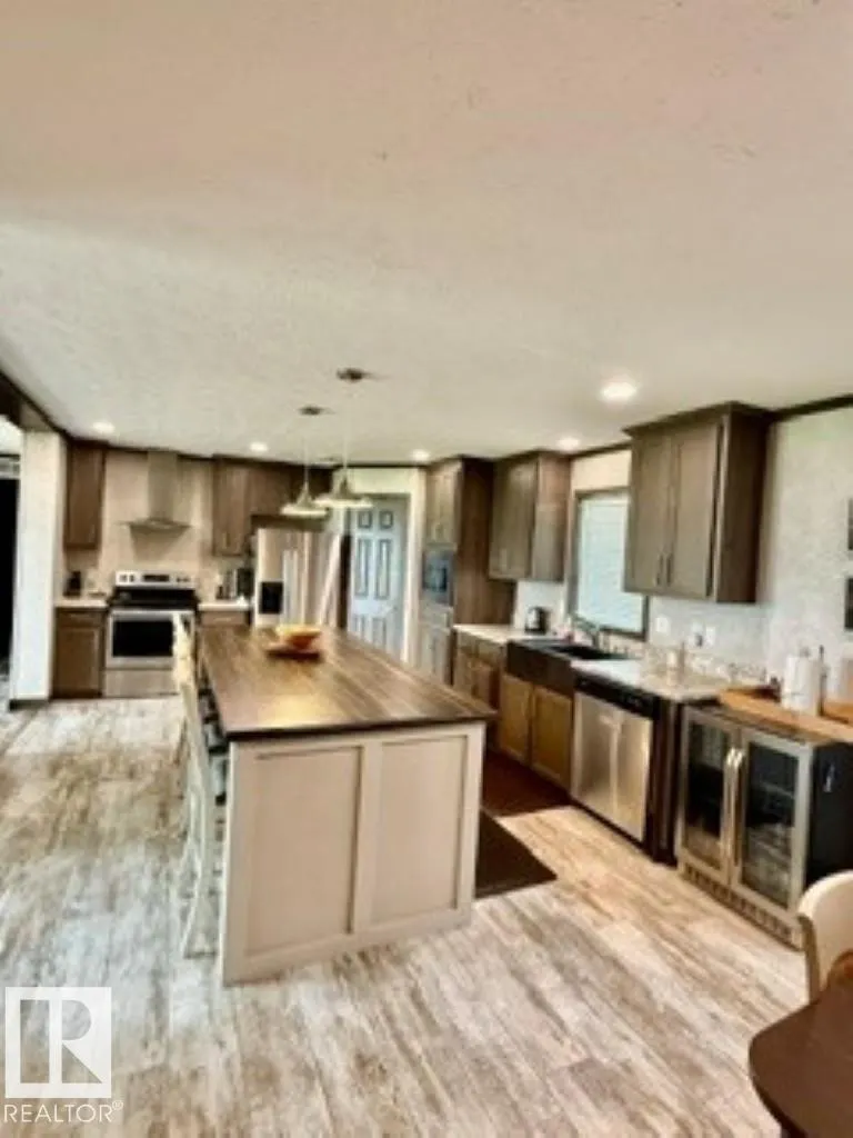 890 PELICAN Road