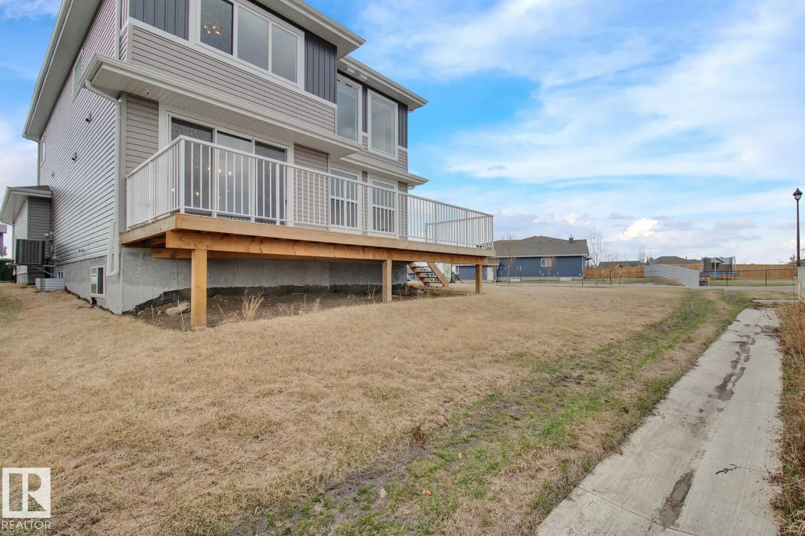 558 MEADOWVIEW Drive