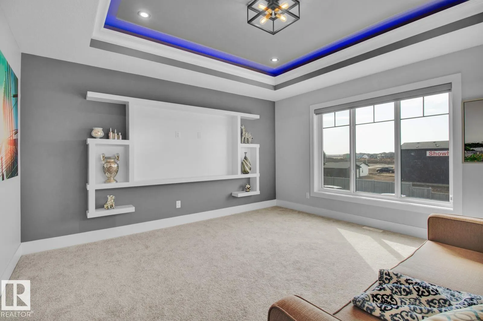 558 MEADOWVIEW Drive