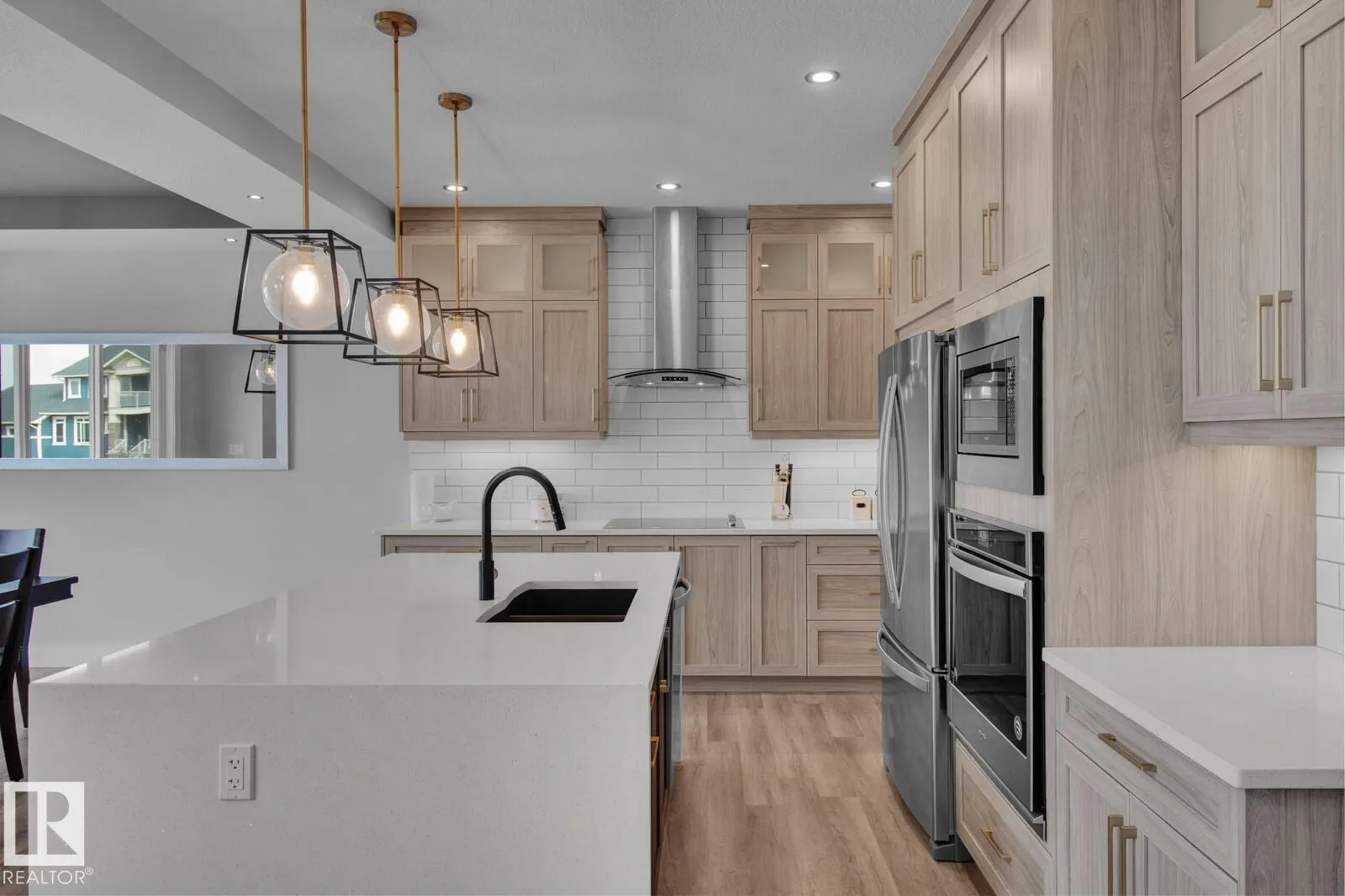 558 MEADOWVIEW Drive