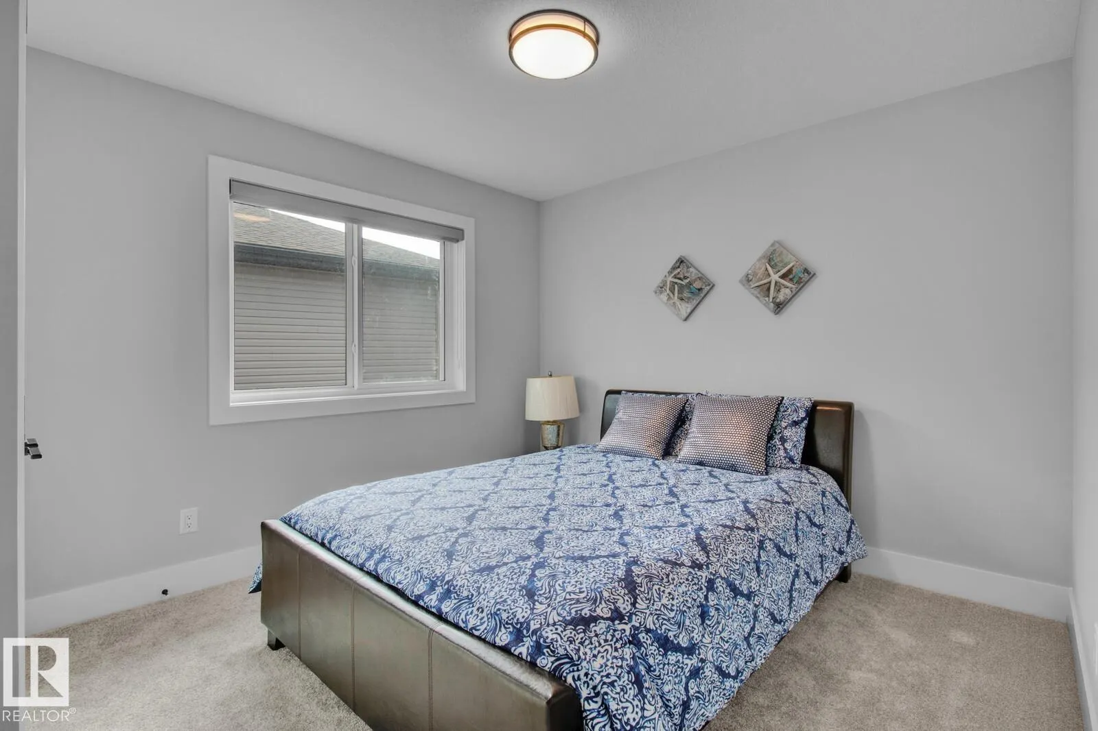 558 MEADOWVIEW Drive