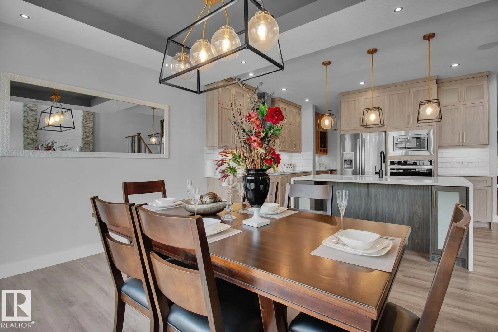 558 MEADOWVIEW Drive