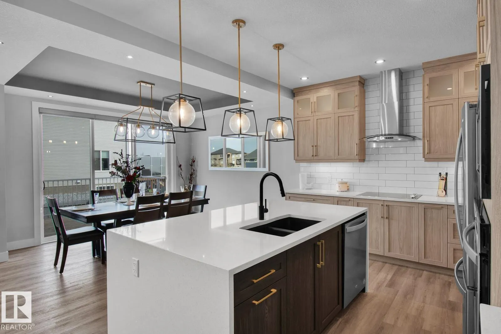 558 MEADOWVIEW Drive