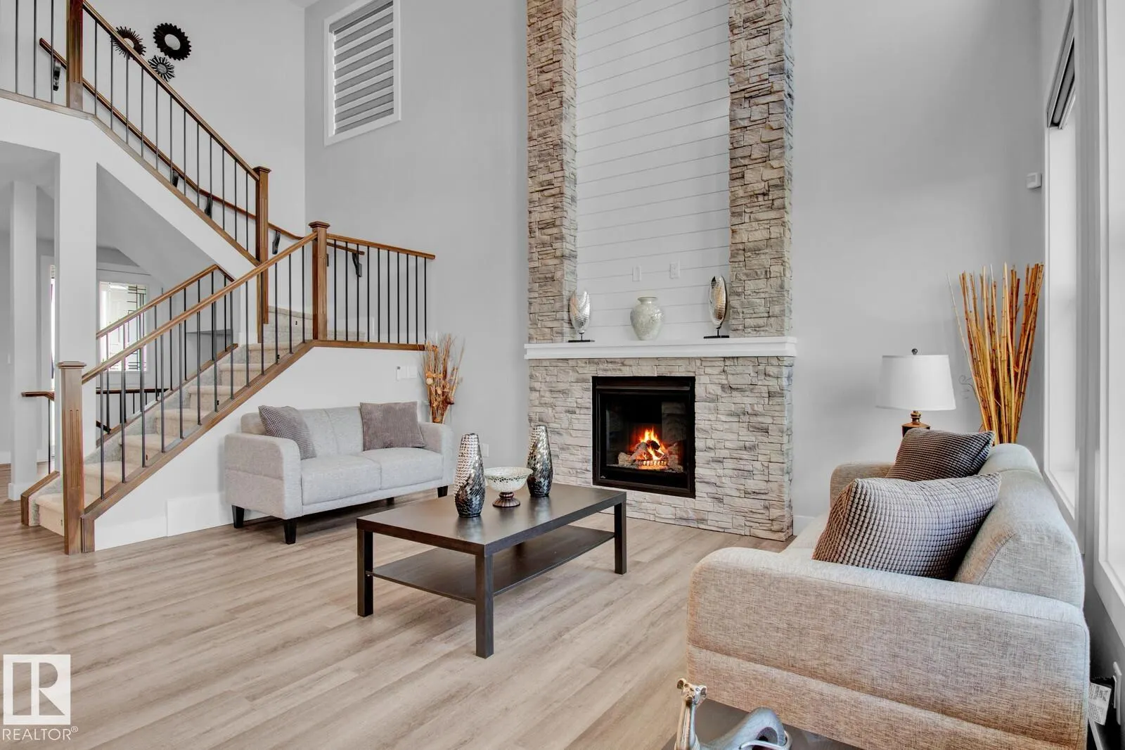 558 MEADOWVIEW Drive
