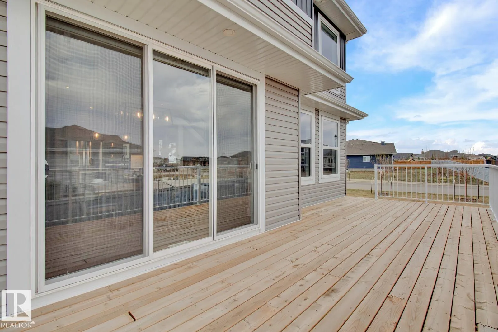 558 MEADOWVIEW Drive