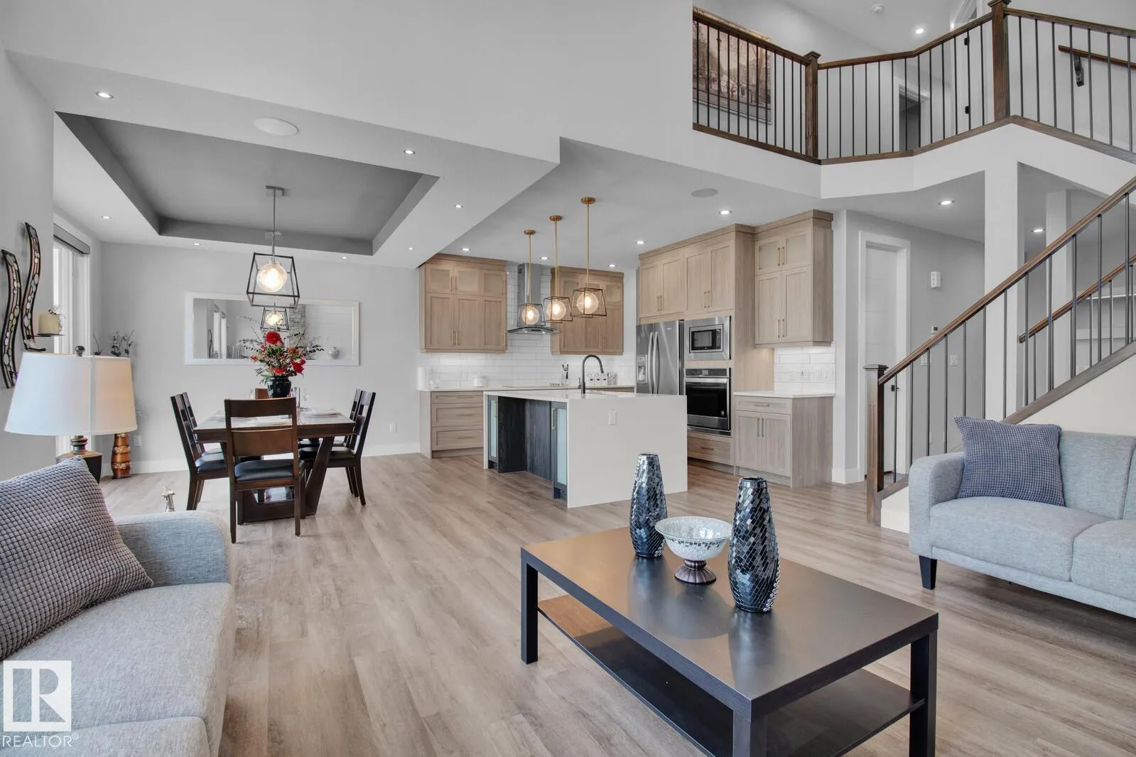 558 MEADOWVIEW Drive