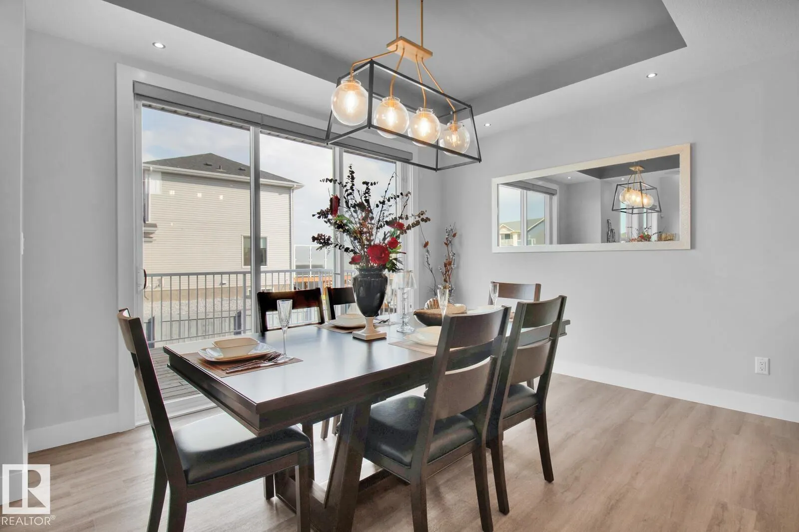 558 MEADOWVIEW Drive