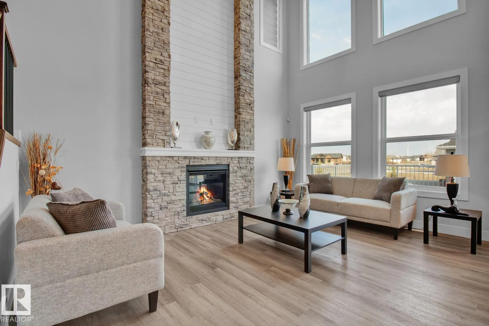 558 MEADOWVIEW Drive