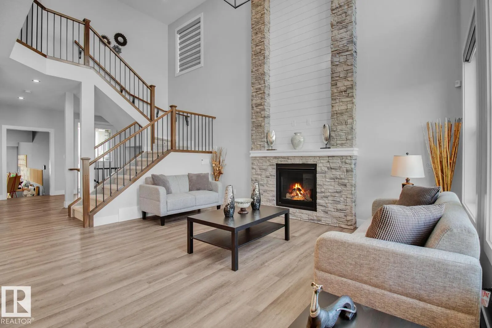 558 MEADOWVIEW Drive