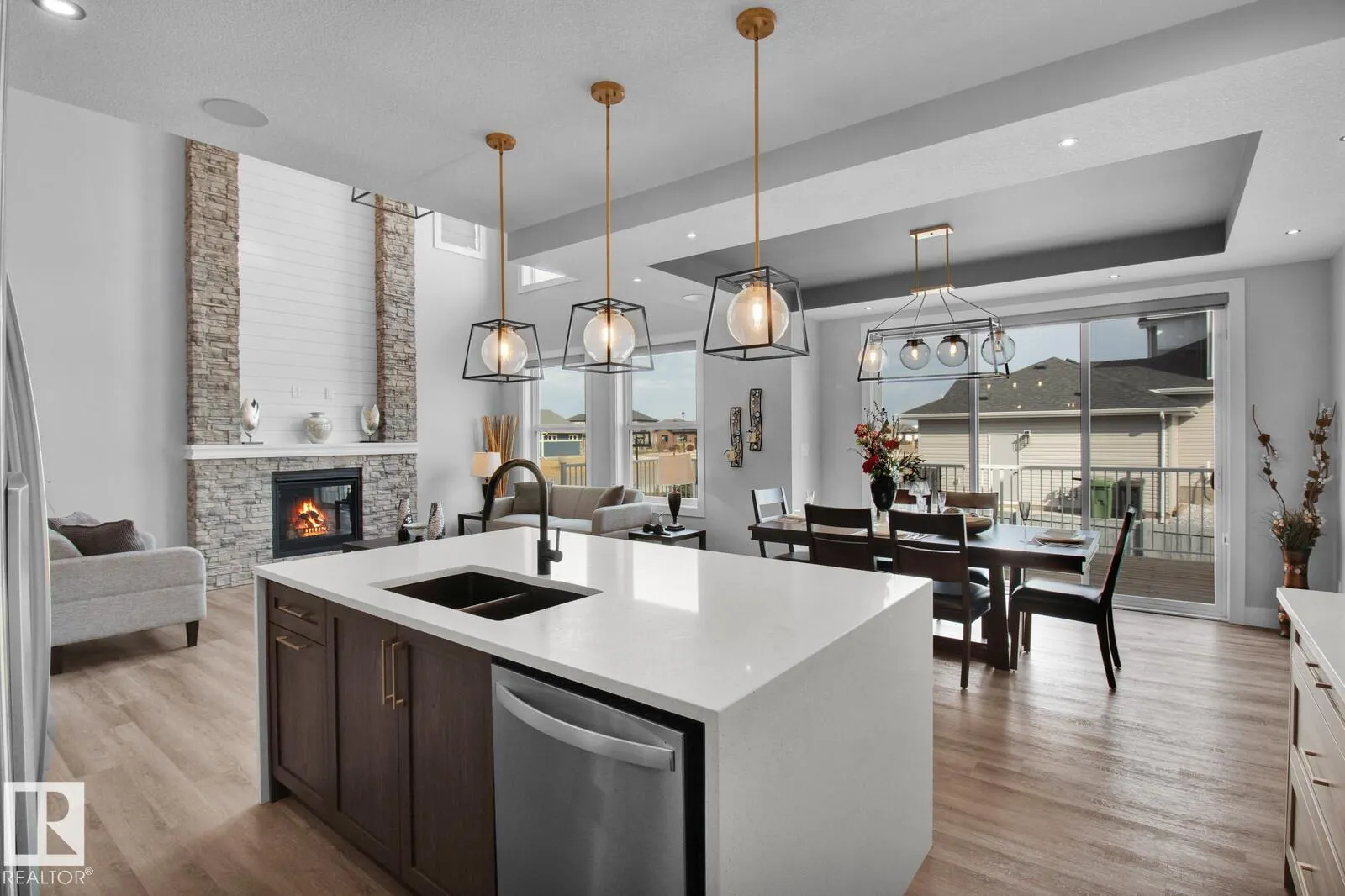558 MEADOWVIEW Drive
