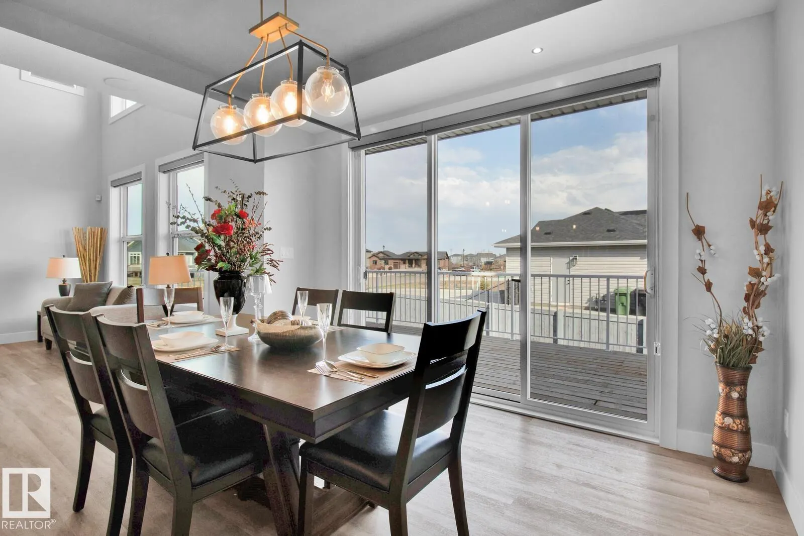 558 MEADOWVIEW Drive
