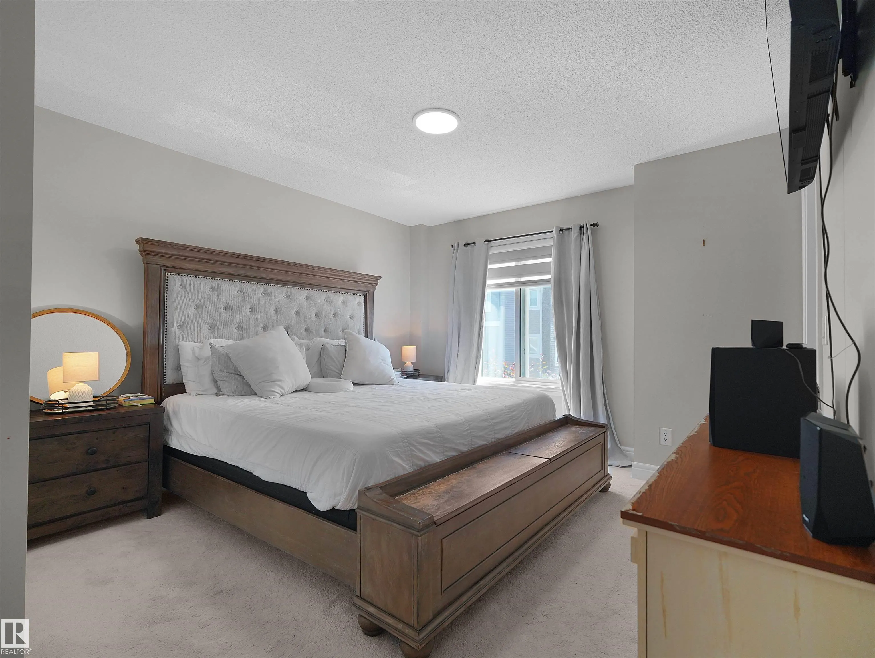 4137 76 Street