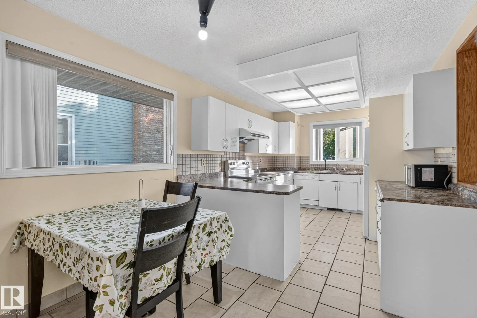 11 HOWSON Crescent
