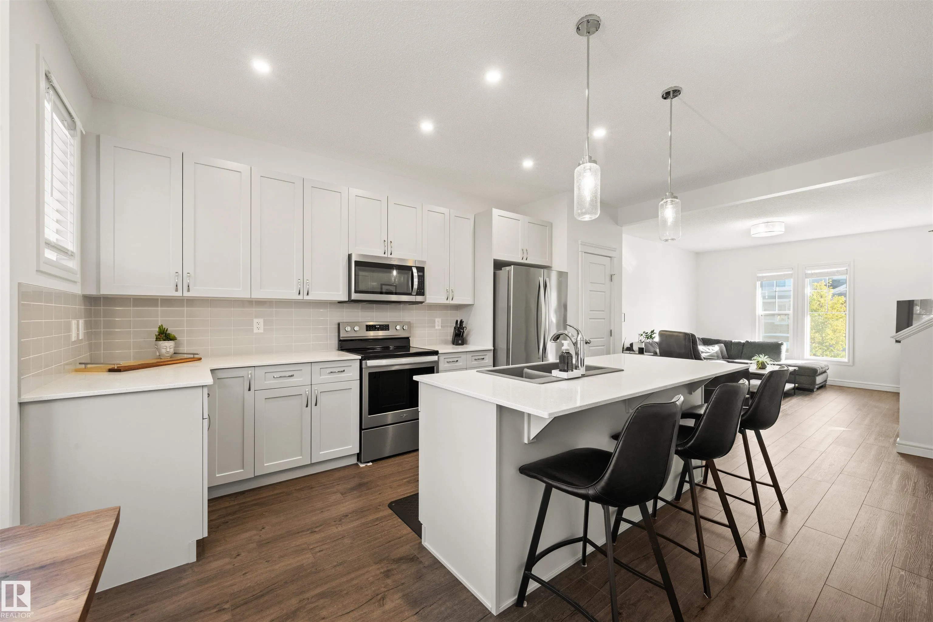 222 DESROCHERS Boulevard