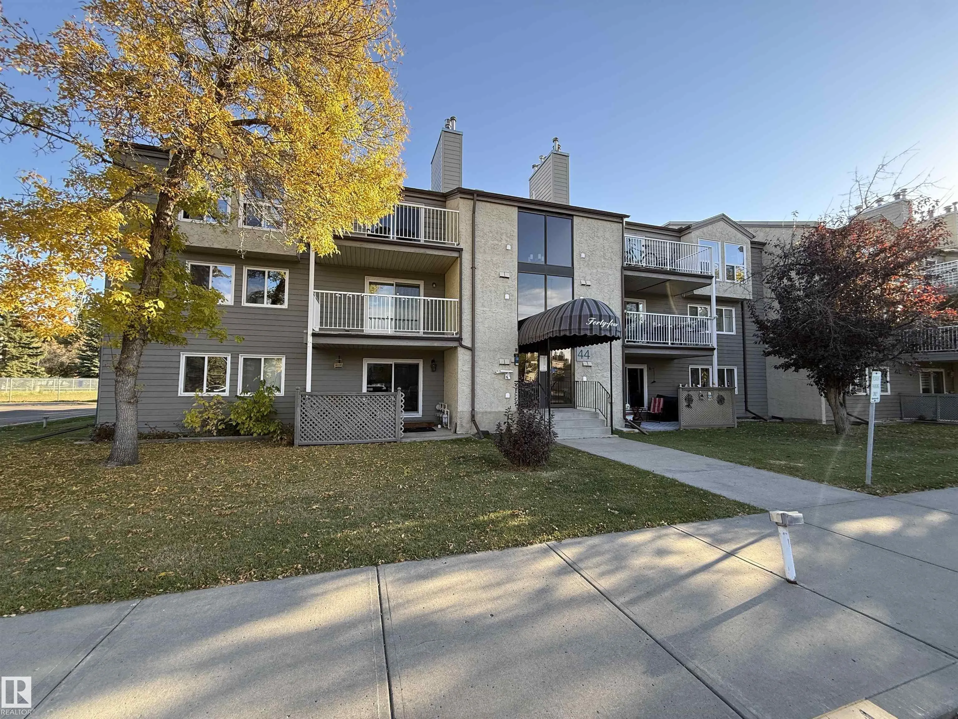 44 ALPINE Place