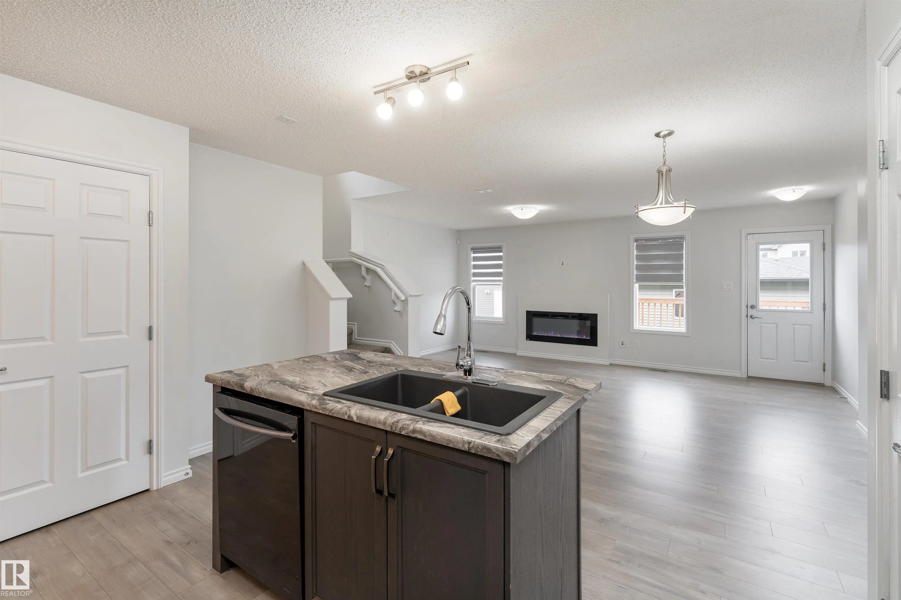 2416 WONNACOTT Court